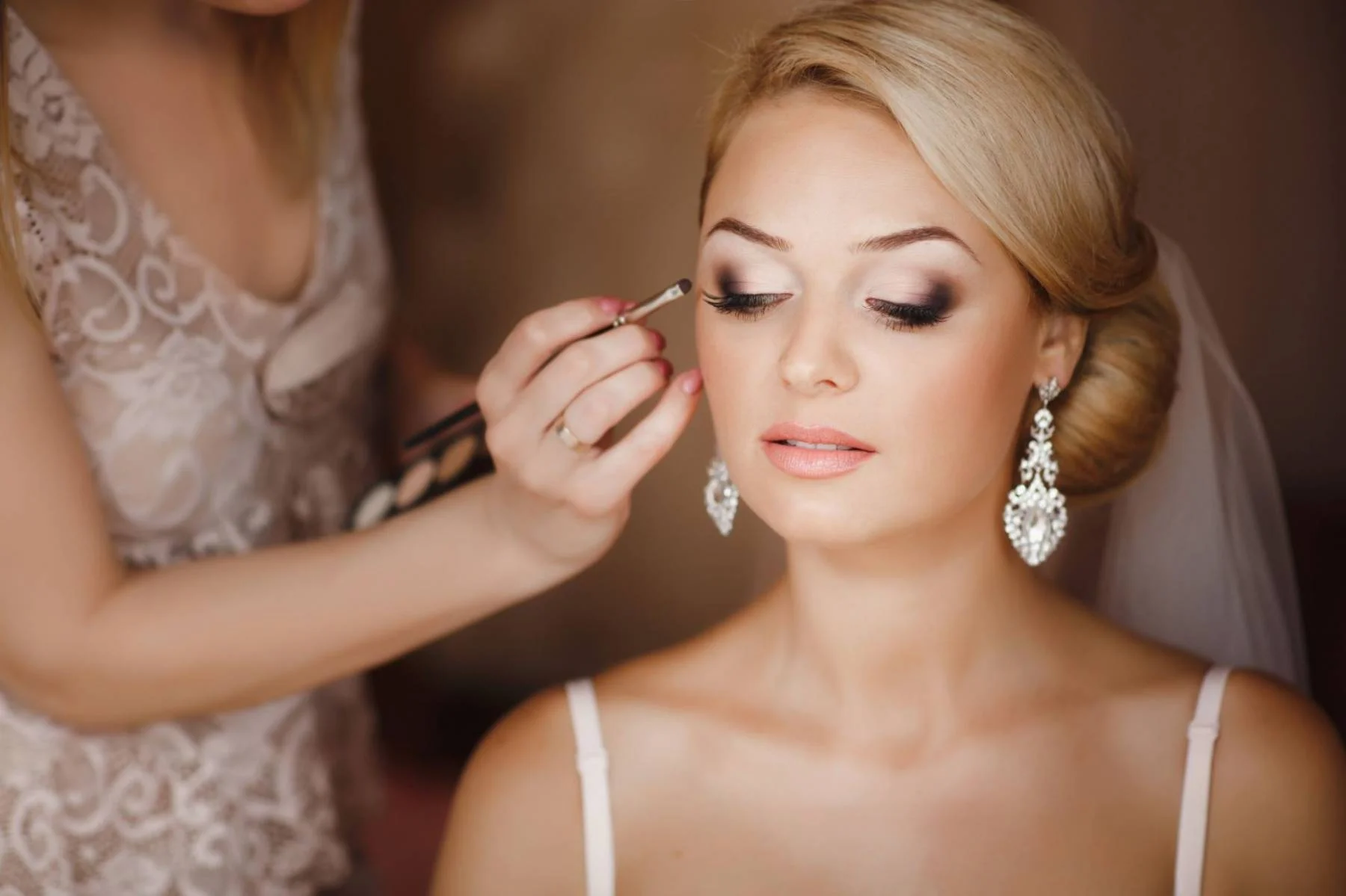 10 Wedding Day Makeup Tips Every Bride in the USA Should Know